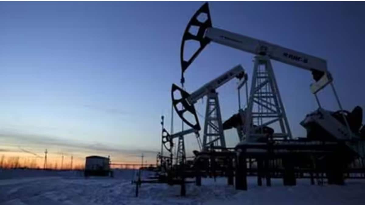 government hints against hike in fuel prices