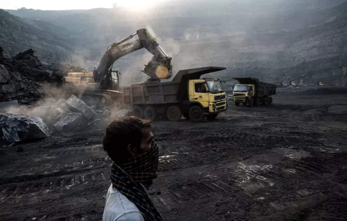 national coal index climbs for first time since april amid global price shifts