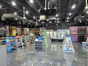 18072089 the cake house vista interior 300x225 1