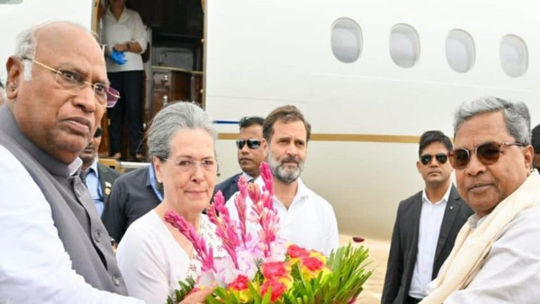 mallikarjuna kharge and siddaramaiah receiving sonia gandhi and rahul gandhi at hal airport 168960139416x9 1