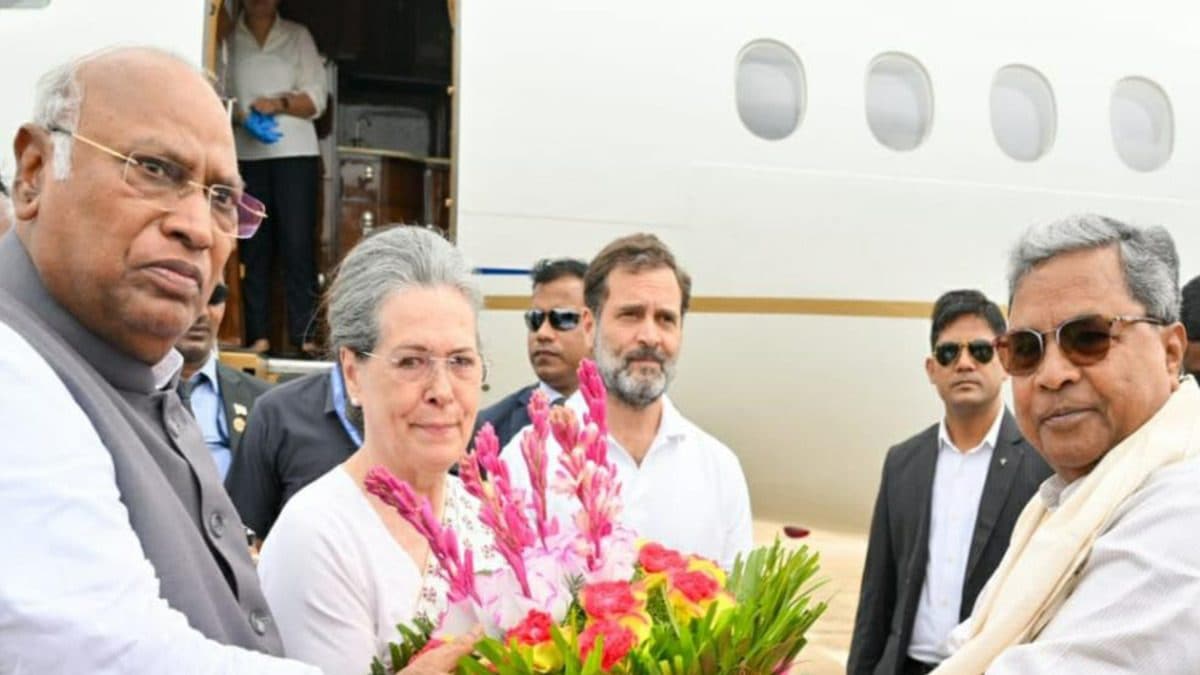 mallikarjuna kharge and siddaramaiah receiving sonia gandhi and rahul gandhi at hal airport 168960139416x9 1