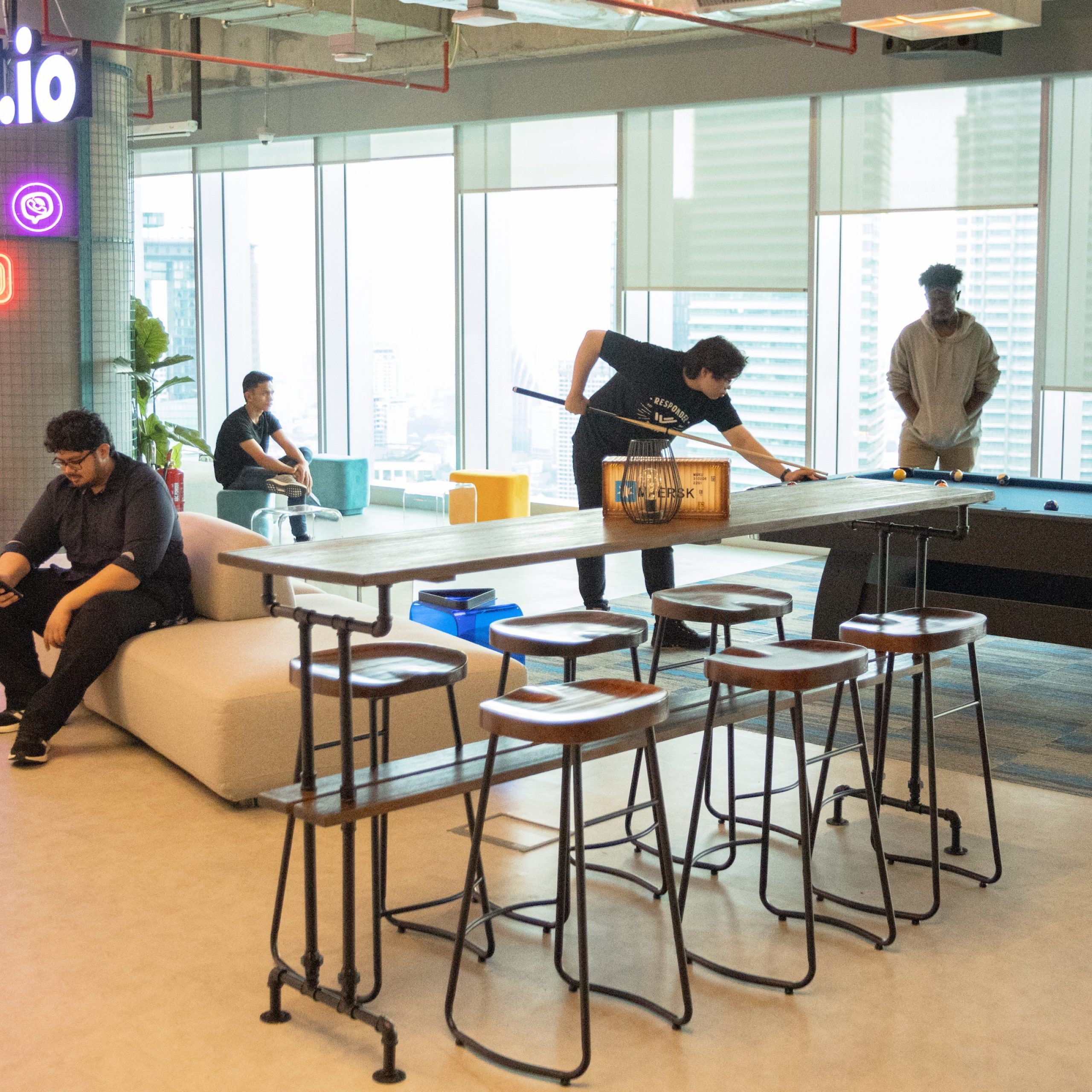respond io office