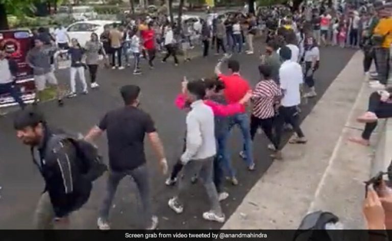 garba at mumbais marine drive brings out flavour of navratri