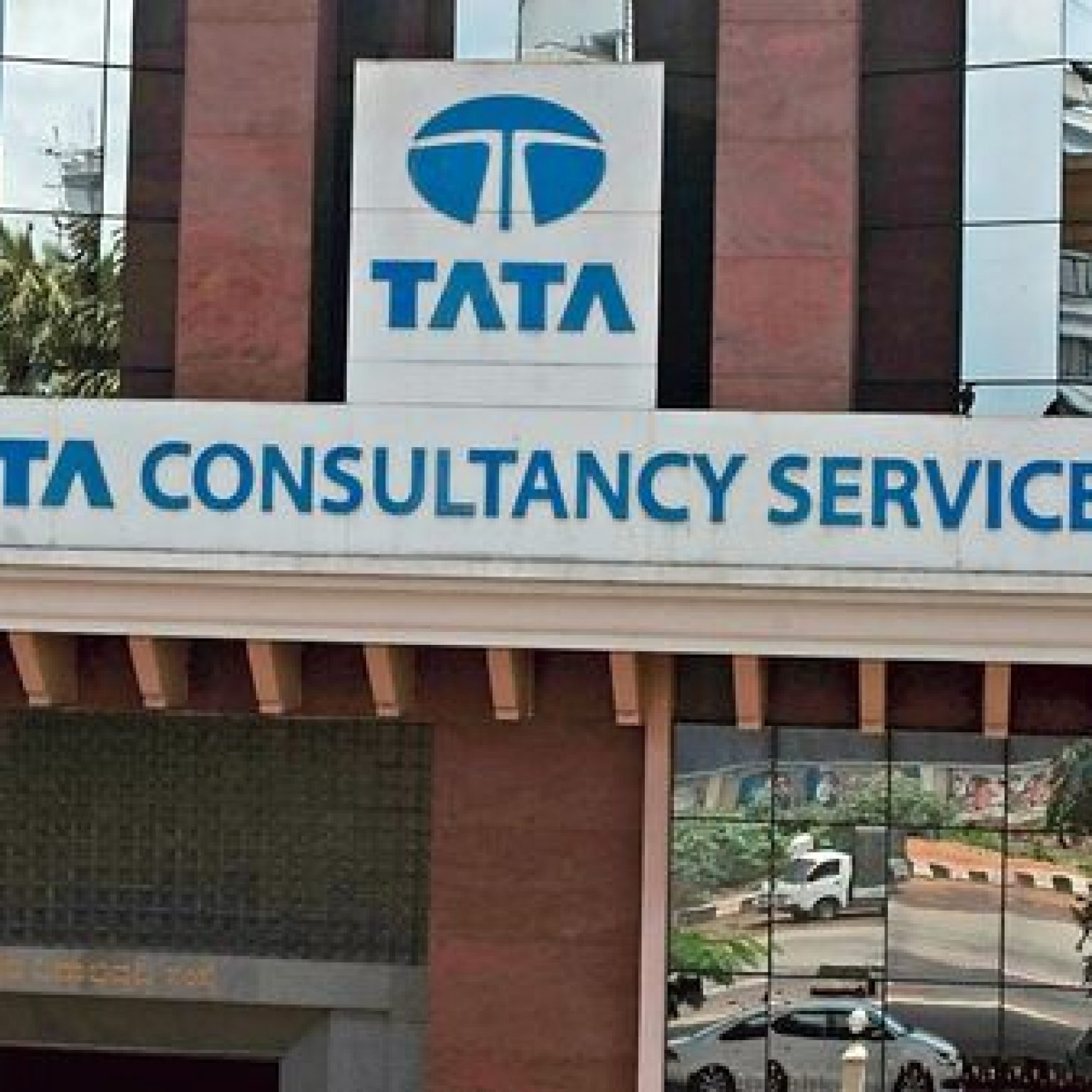 TCS Gets Notice From Maha Labour Ministry Over Lateral Onboarding Delay ...