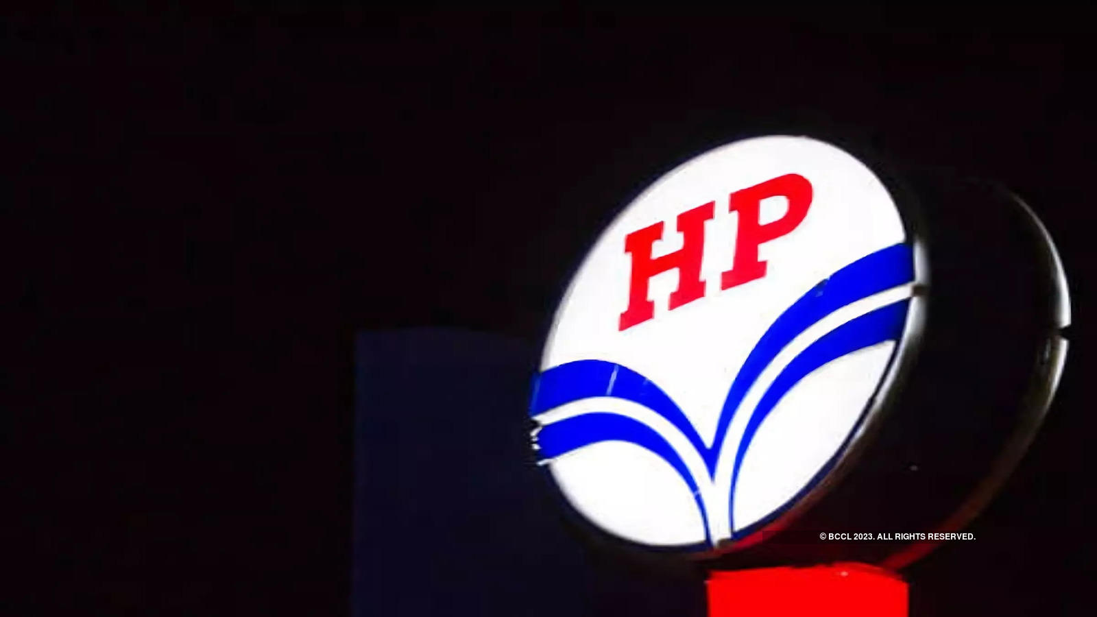 hpcl q2 net at rs 5827 crore on strong marketing margins