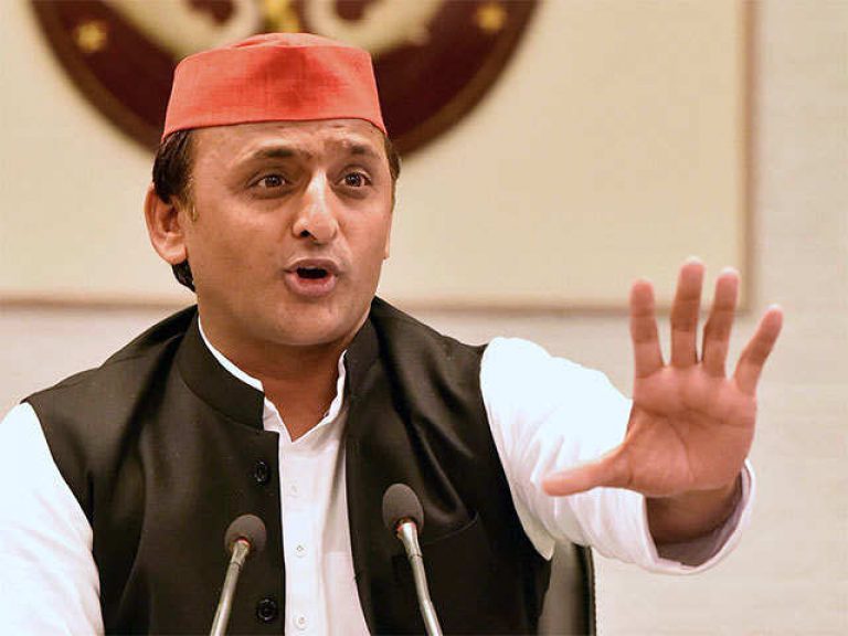 akhilesh faces big challenge to his leadership from party leaders