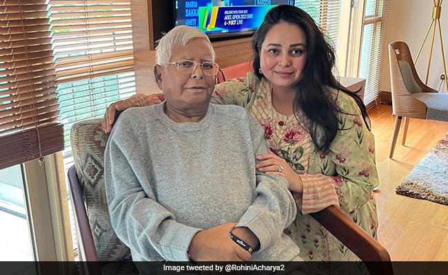 a12b7neg lalu yadav with daughter rohini acharya 625x300 10 November 22