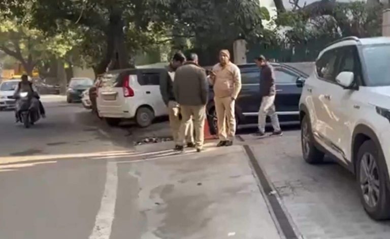 4hekmg7o raids outside nd gupta residence 650x400 06 February 24