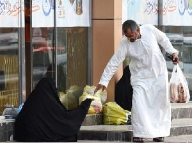 Saudi ramadan begging 300x223 1