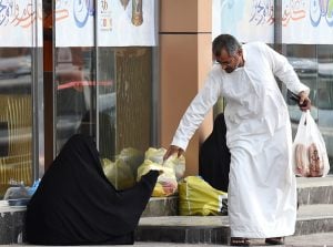 Saudi ramadan begging 300x223 1