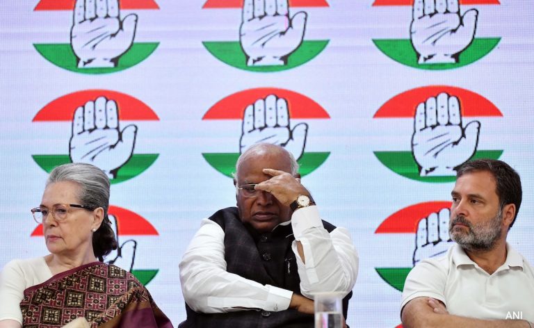 hmdh5q5 mallikarjun kharge rahul gandhi sonia gandhi 625x300 01 May 24