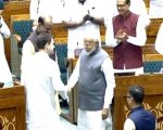 a5i38ol pm modi rahul gandhi shake hands 650x400 26 June 24