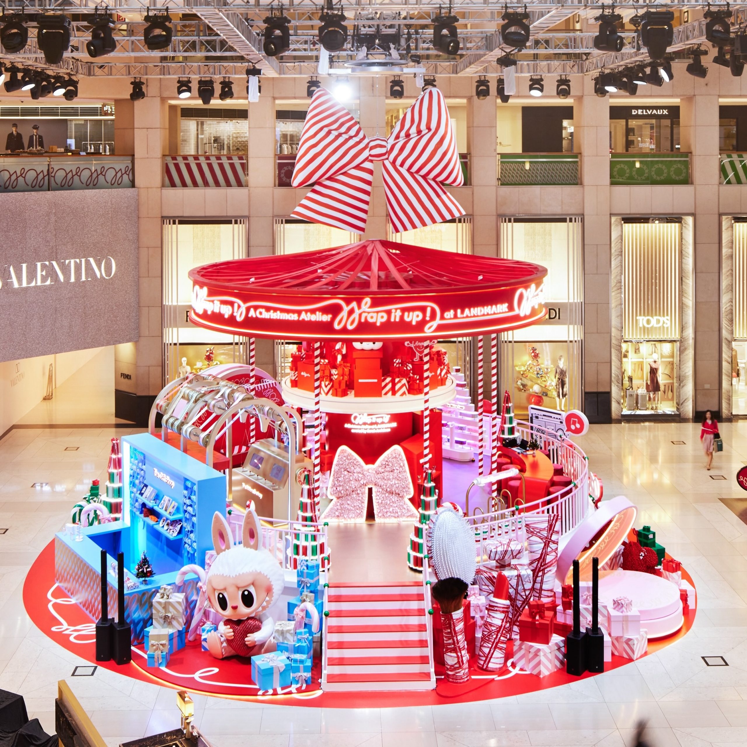 LANDMARK Christmas 1 1