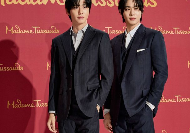 Ahn Hyo Seop with wax figure at
