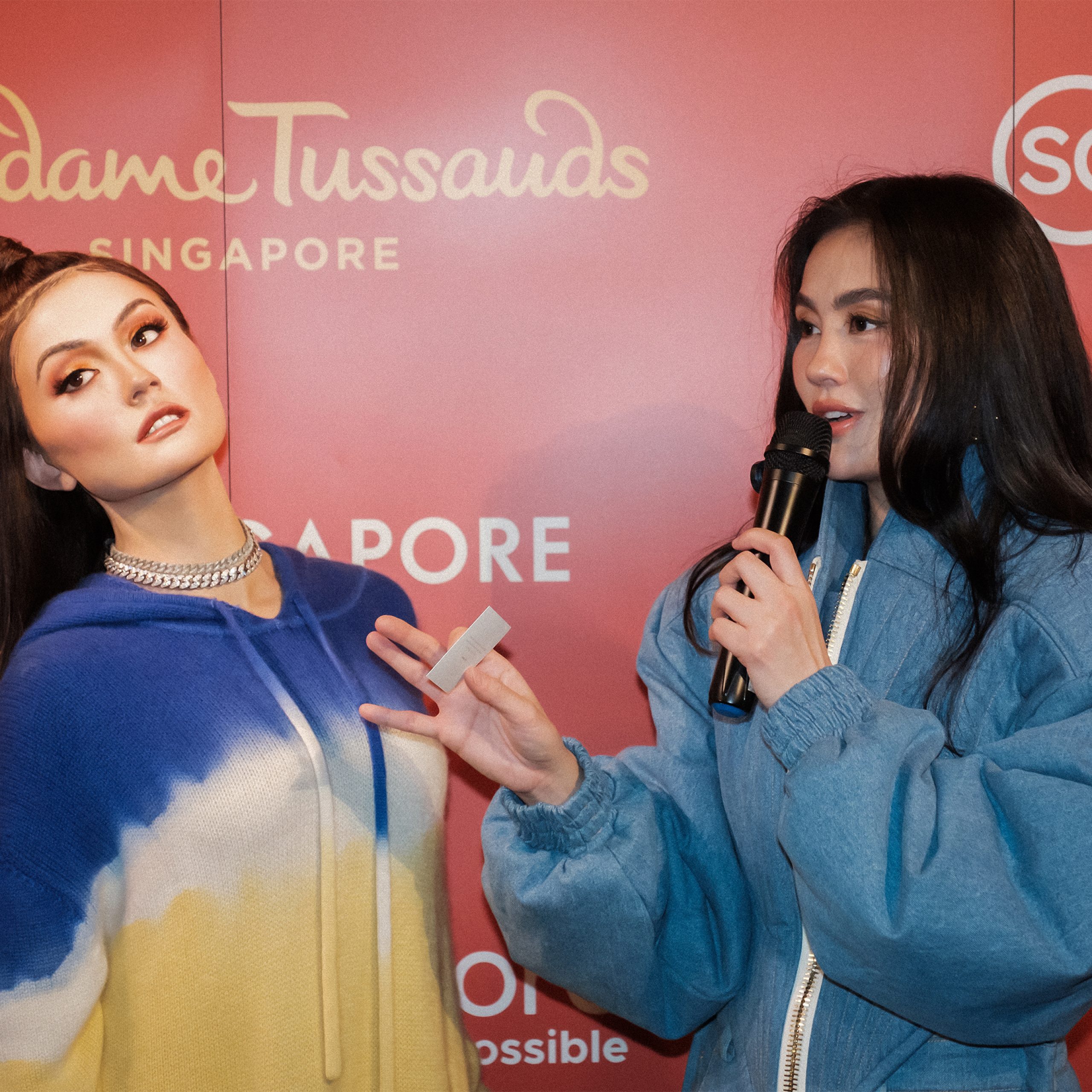AGNEZ MO Reunites with Wax Figure and Fans at Madame Tussauds Singapore’s Exclusive Fan Meet