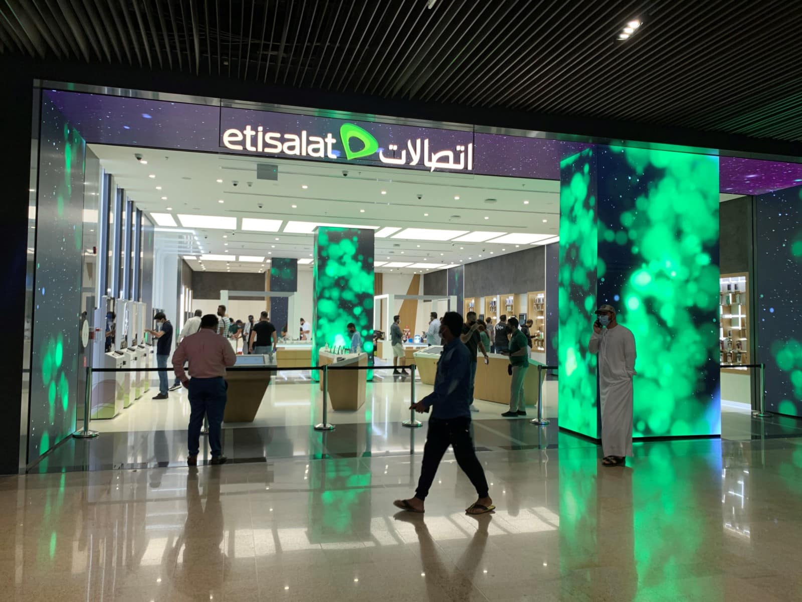 Etisalat state of the art concept store Dubai Mall 1600x1200