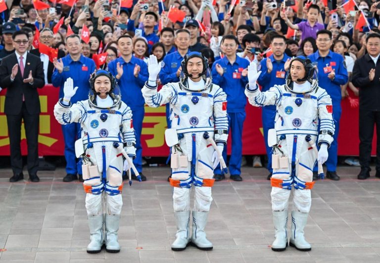 Dr Lai Ka ying first left