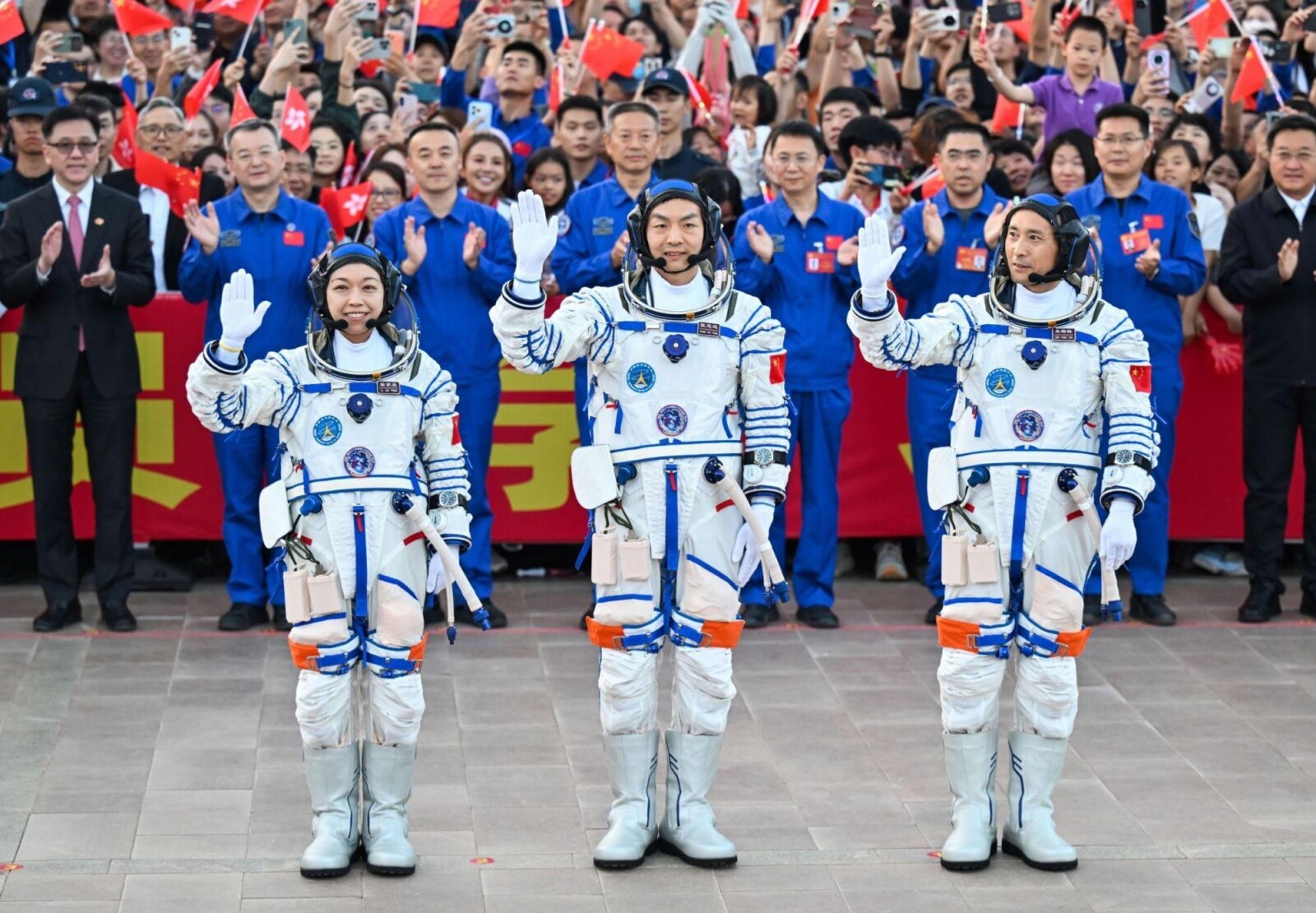 Dr Lai Ka ying first left